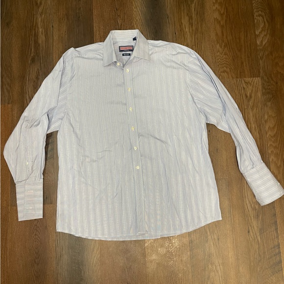 Vineyard‎ Vines - Picture 1 of 6